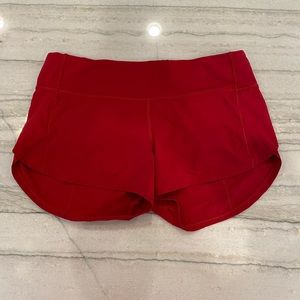 RED LULULEMON SPEED UP SHORT 2.5” SIZE 6